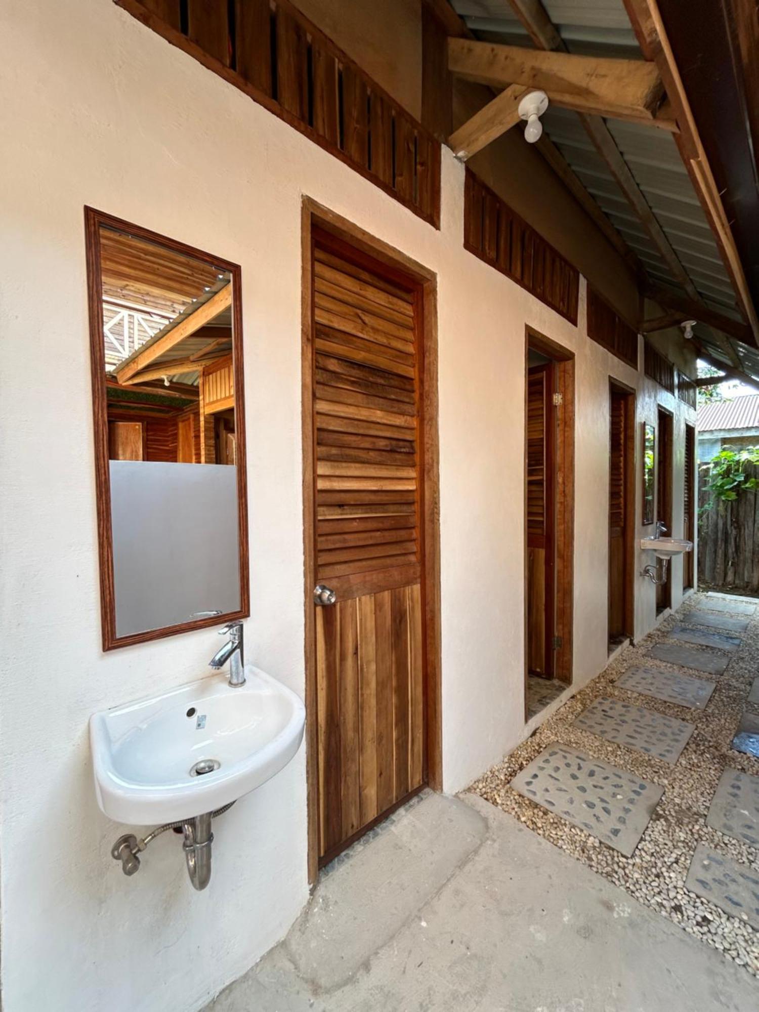 Islanders Hostel Port Barton سان فيسنتي المظهر الخارجي الصورة